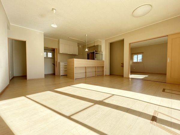 流山市江戸川台東3丁目 店舗付住宅 リビング 流山市江戸川台東3丁目 店舗付住宅 リビング
