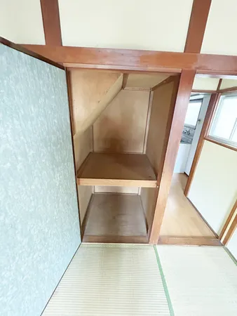 押入