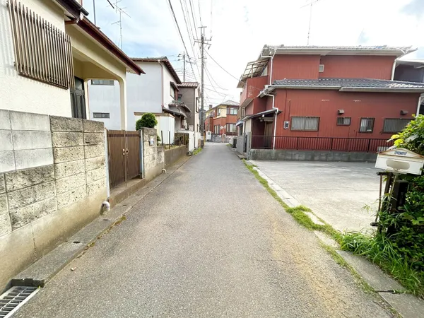 南東側前面道路