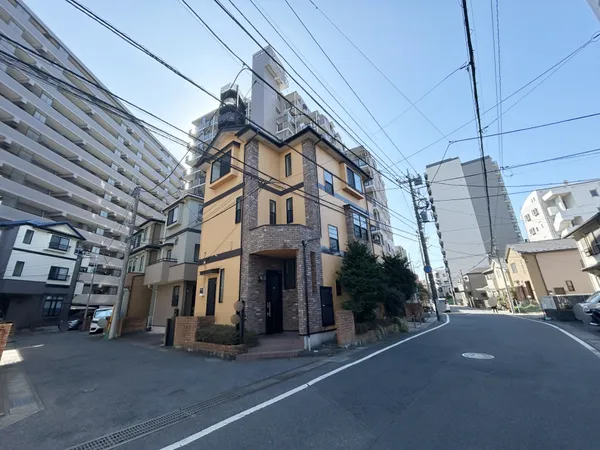 建築条件付売地ではございません。