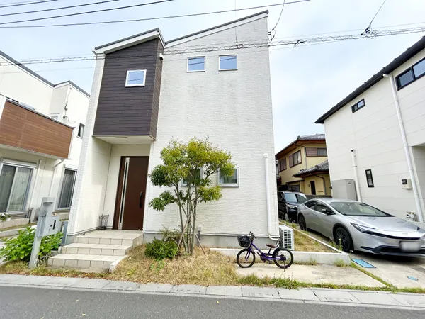 【外観】ポラテック（株）施工、建物面積は９３．１５平米。