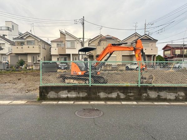 三郷市戸ケ崎1丁目 新築戸建 3号棟 前面道路含む外観