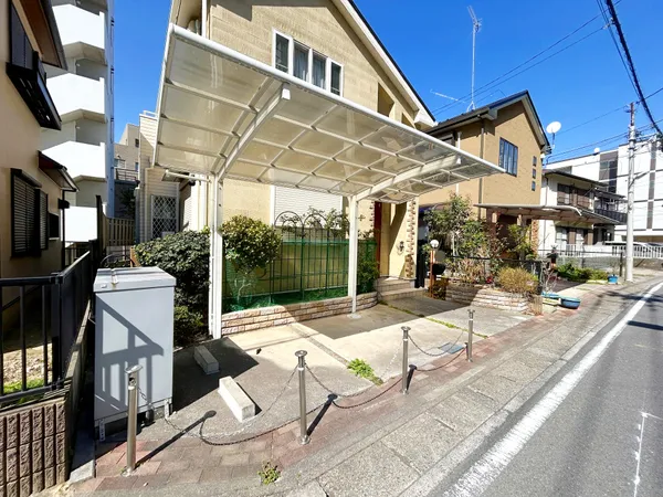 駐車スペースがあり、自転車も駐輪可能です！