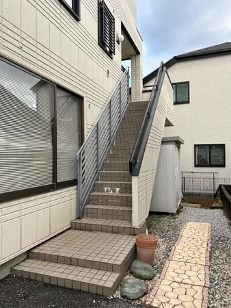 玄関へ続く外階段