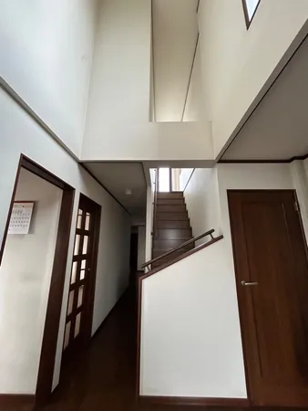吹き抜けのある玄関