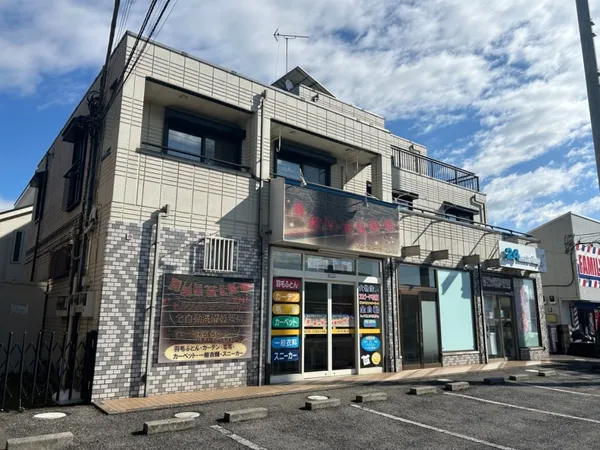鉄骨造３階建の店舗付住宅