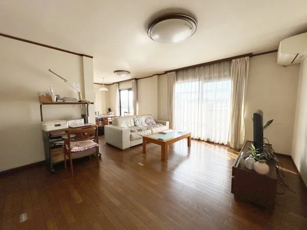 約１７帖のリビングダイニング