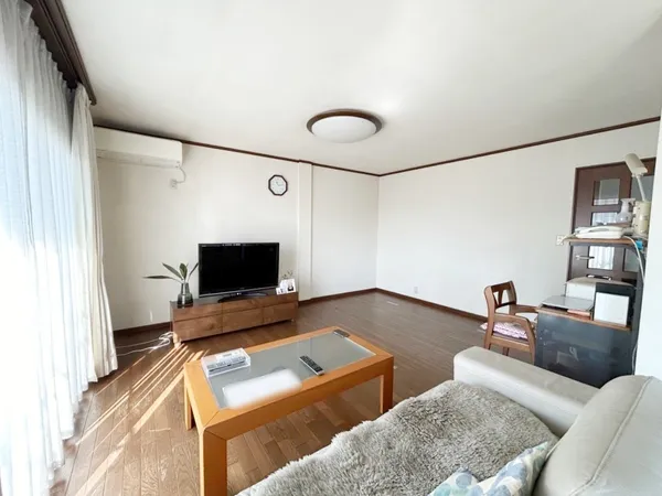 約１７帖のリビングダイニング