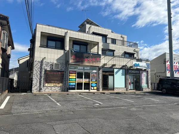 鉄骨造３階建の店舗付住宅