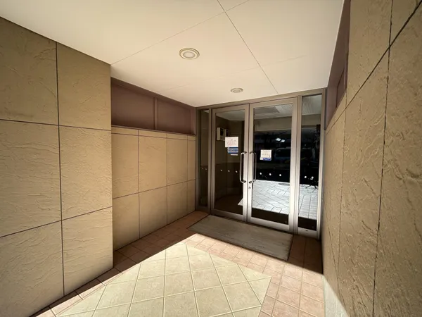 マンションの管理体制が整っているため、夜間の防犯面やごみ処理など、単独店舗より安心して営業できます。