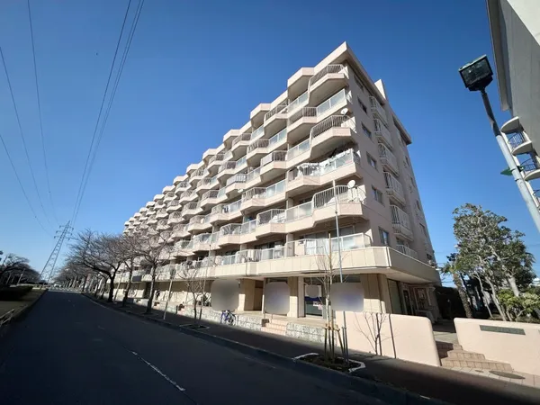 東武野田線（アーバンパークライン）「六実」駅からアクセスしやすい立地で、駅利用者・近隣住民の双方から集客が見込めます。