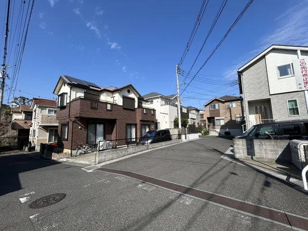 前面道路含む外観