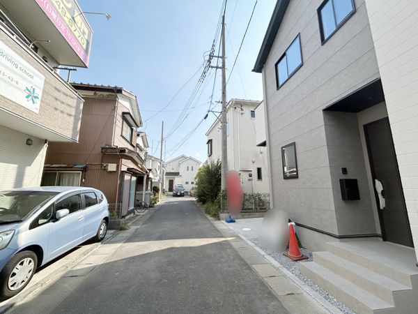 三郷市中央5丁目 新築戸建 1号棟 前面道路含む外観 前面道路含む外観