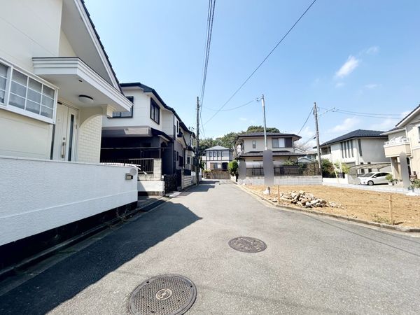 前面道路含む外観