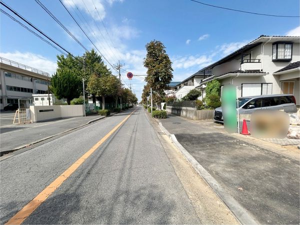 松戸市新松戸南2丁目 新築戸建 B号棟 前面道路含む外観 松戸市新松戸南2丁目 新築戸建 B号棟 前面道路含む外観