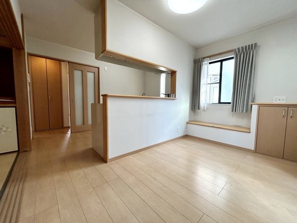 松戸市栄町7丁目 戸建 リビング