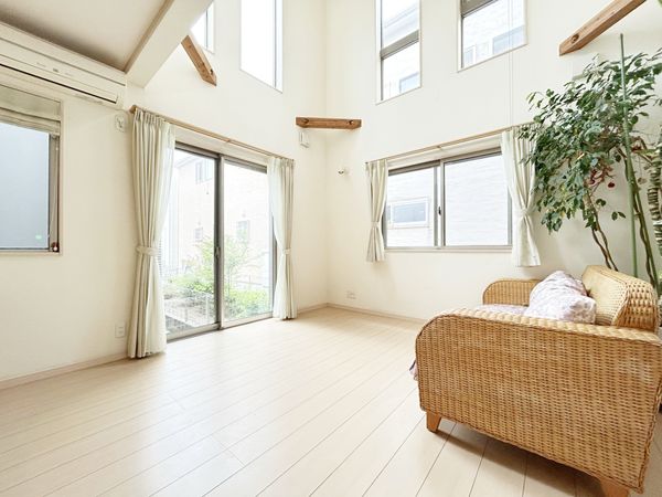 松戸市新松戸1丁目 戸建 リビング