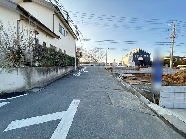 前面道路含む外観