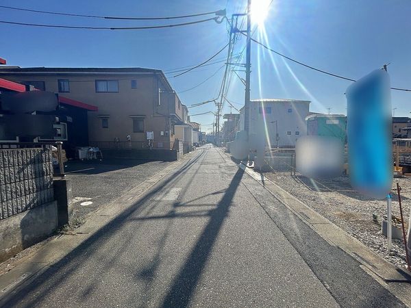 三郷市彦成1丁目 新築戸建 1号棟 前面道路含む外観 三郷市彦成1丁目 新築戸建 1号棟 前面道路含む外観