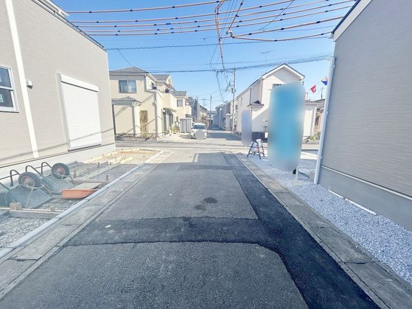 三郷市彦成1丁目 新築戸建 4号棟 前面道路含む外観 三郷市彦成1丁目 新築戸建 4号棟 前面道路含む外観
