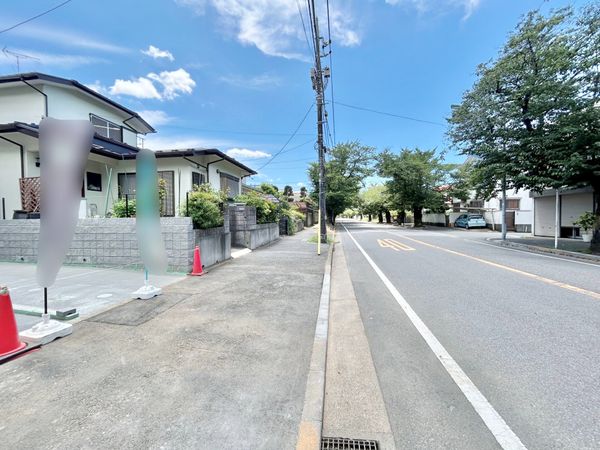 前面道路含む外観
