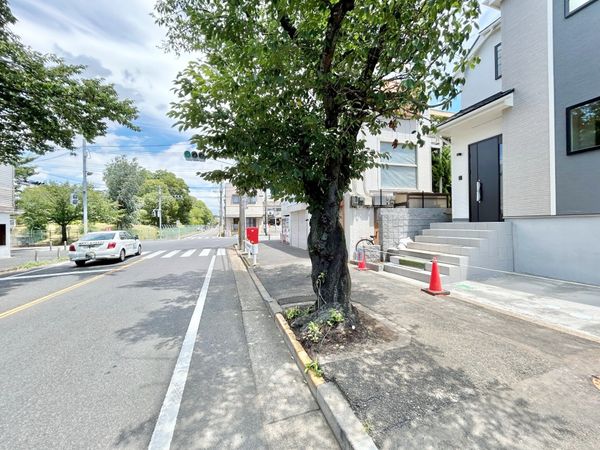 前面道路含む外観