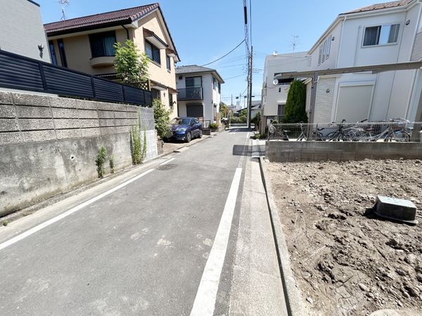 前面道路含む外観