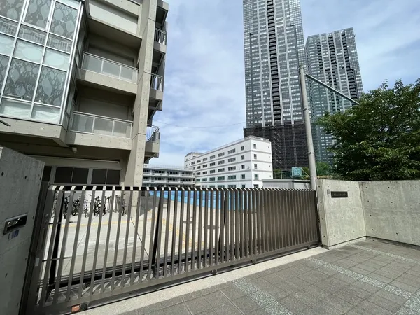 徒歩4分。