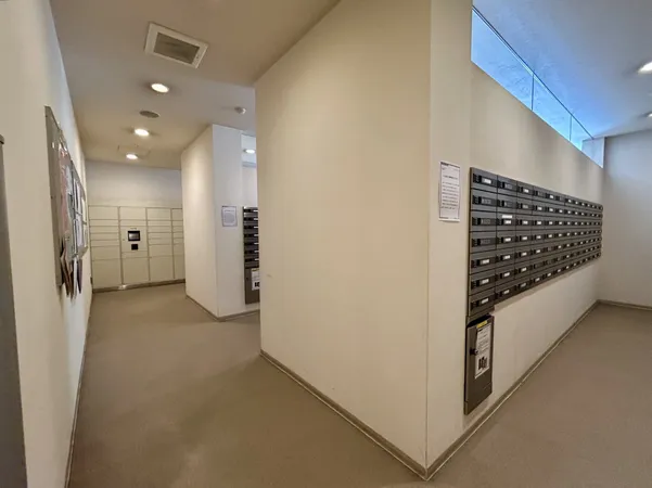 メールコーナー。宅配ボックスも設置されています