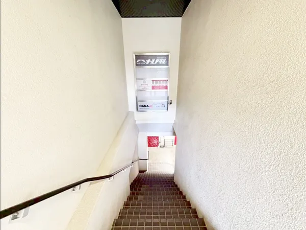 地下店舗フロア入り口