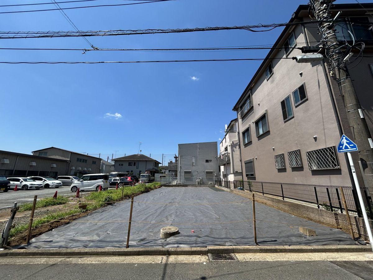 前面道路含む外観