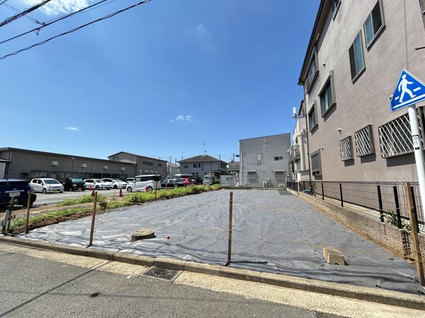 前面道路含む外観
