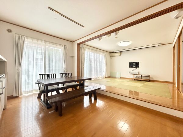 加賀原1丁目 戸建 リビング