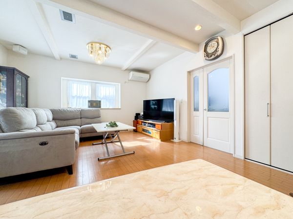 加賀原1丁目 戸建 リビング