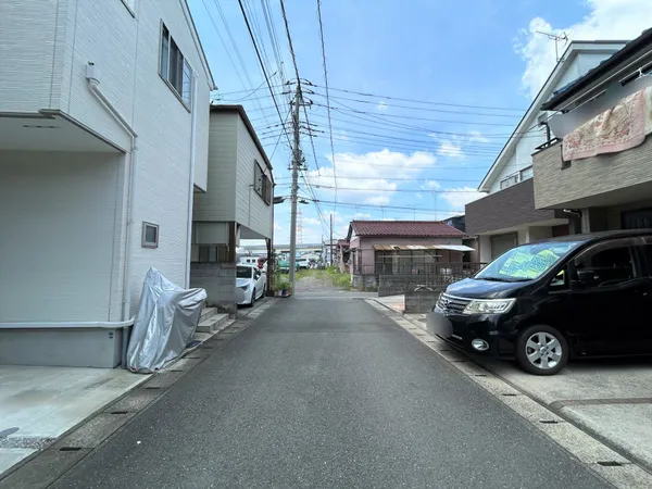 前面道路：前面道路との高低差がなく、アプローチしやすい立地