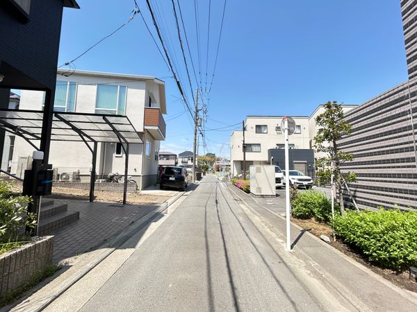前面道路含む外観
