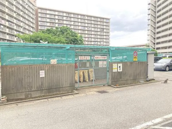 ごみ置き場、綺麗に清掃されております