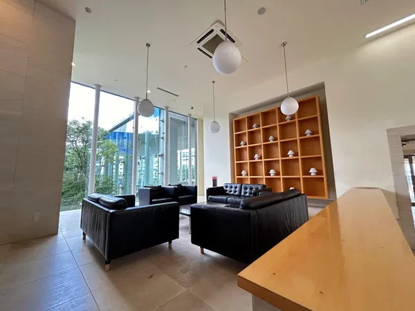 マンションフロント（ロビー）コミュニティの場として、来客対応の場としてご利用頂けます。