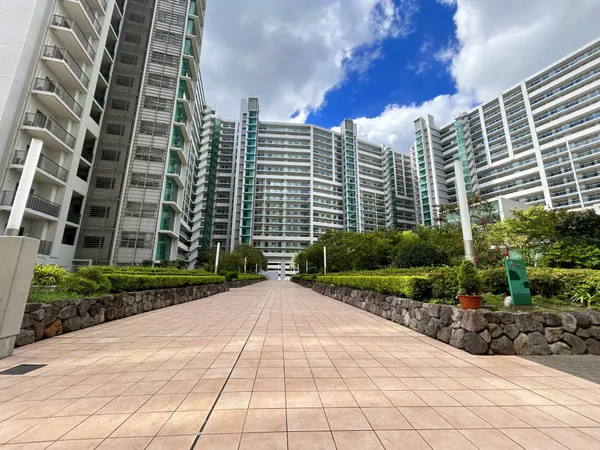 約８，０００平米におよぶ緑溢れる空中庭園。