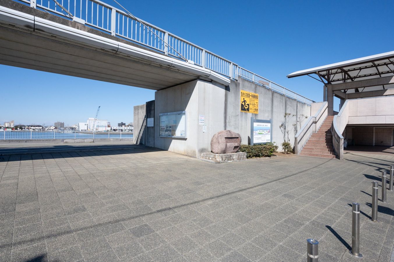 ワンダーベイシティSAZAN 船橋港親水公園(約1020m) 船橋港親水公園(約1020m)