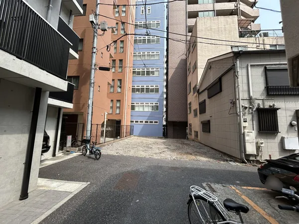 現地（現況更地）前面道路環境