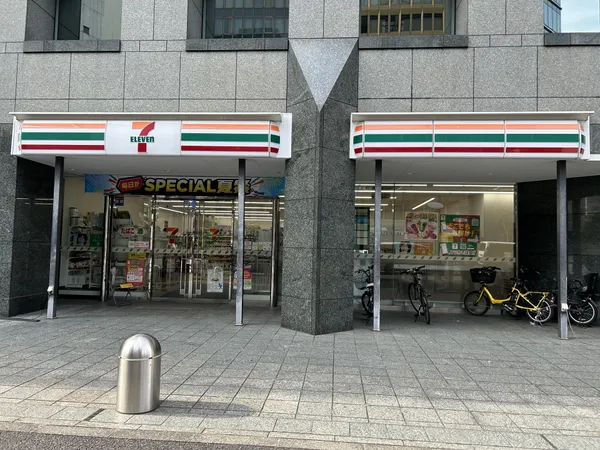 徒歩1分。