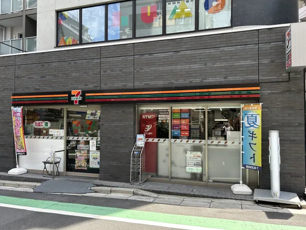 セブン-イレブン渋谷神泉町店　徒歩3分。