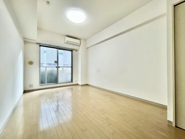 洋室(約8.5帖)