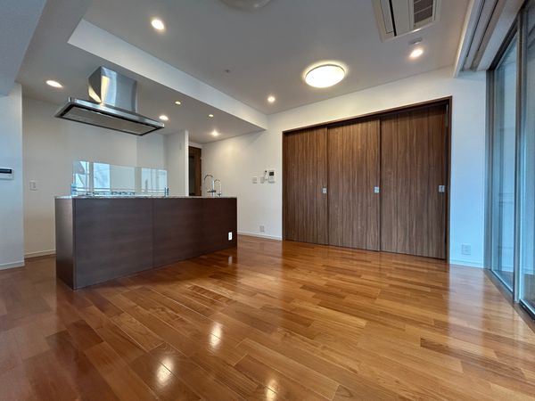 クオリア神南フラッツ リビング