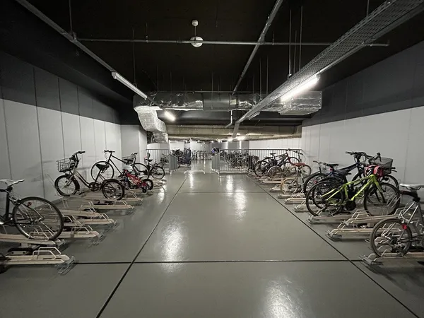 駐輪場は建物内２階と３階にございます