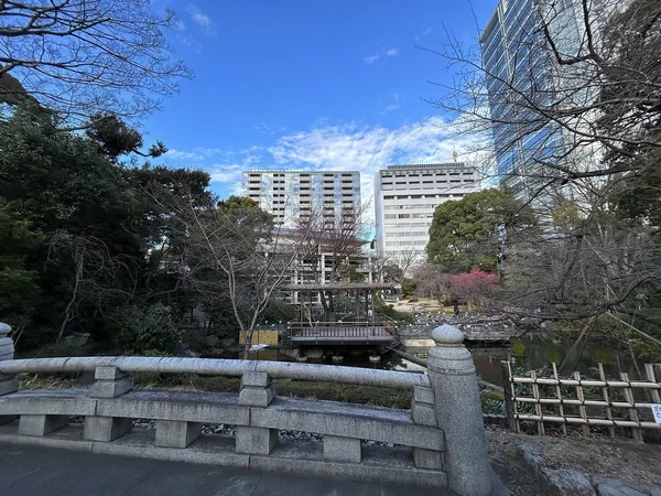 東郷神社から本物件エア棟を見ます
