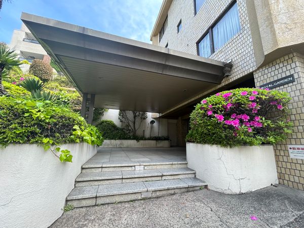 青葉台ロイヤルガーデン エントランス