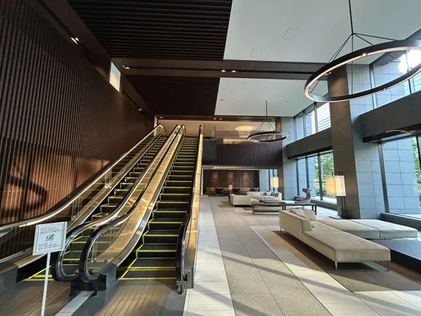 ロビーラウンジ