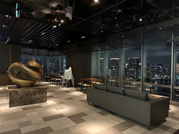 ラウンジ